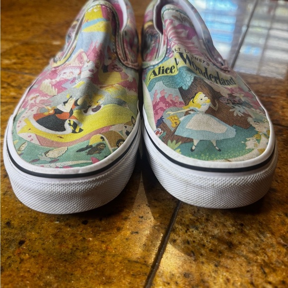 Vans x Disney Alice in Wonderland slides 8.5 Men/10.5 W - Picture 3 of 11